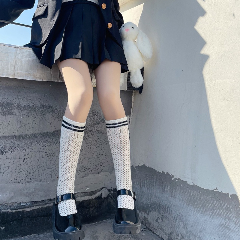 Đôi Vớ Dài Qua Gối Họa Tiết Sọc Trắng Đen Phong Cách Anh Quốc Cổ Điển Dành Cho Nữ