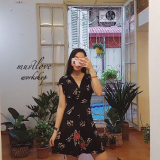 Váy wrap đắp vạt chéo hoa