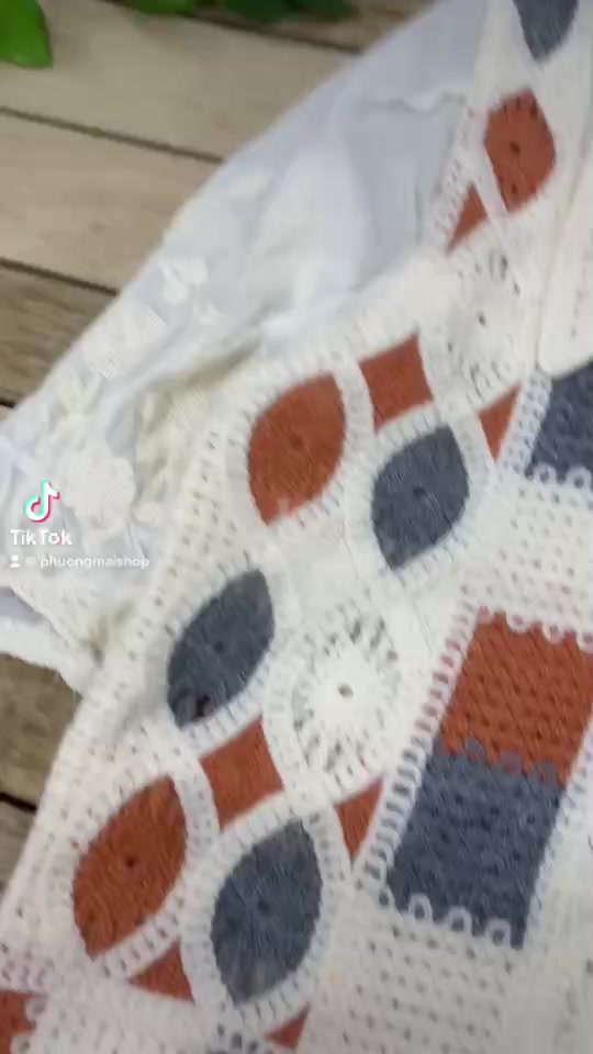 Áo len khuy dệt kim hoạ tiết phối tay hang quảng châu Mã A33 | BigBuy360 - bigbuy360.vn