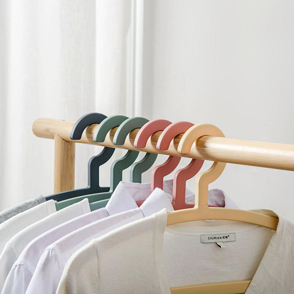 Set 5 Móc Nhựa Treo Quần Áo Chống Trượt Tiện Lợi