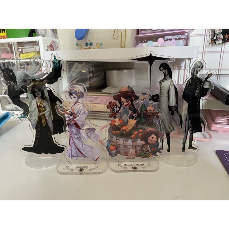 standee Idenity V
