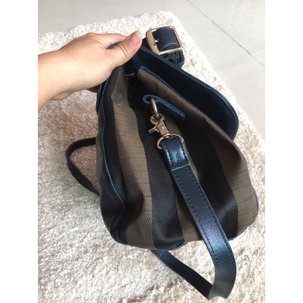 Túi si da thật y hình phom công sở