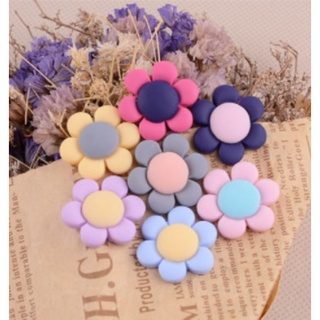 50 charm hoa nhựa 5 cánh tròn làm phụ kiện handmade