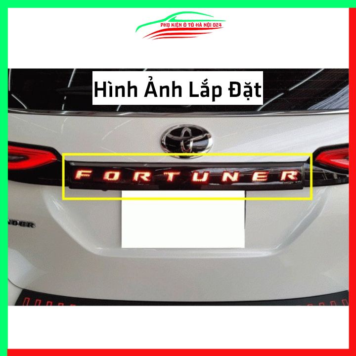 Ốp tay cốp sau có đèn led Fortuner 2017-2022 ánh sáng đỏ trang trí xe