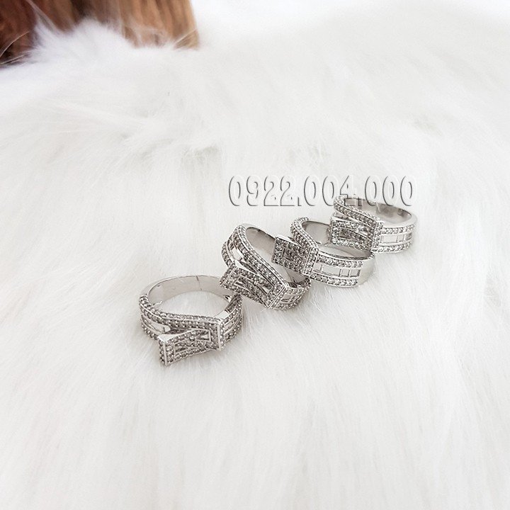 Nhẫn nữ đính nhiều đá, nhẫn nữ kiểu cá tính.