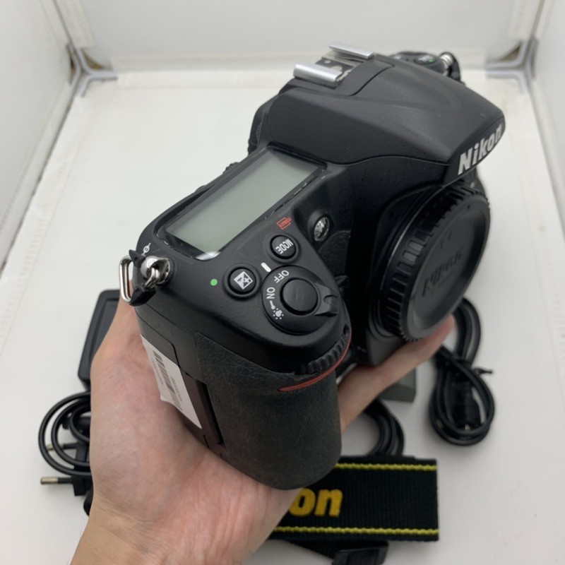 Máy ảnh Nikon D300 kèm ống kính mới 98%