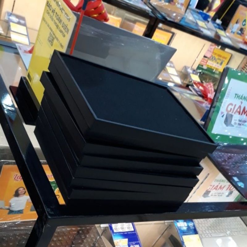 Mâm nhung trưng bày trang sức