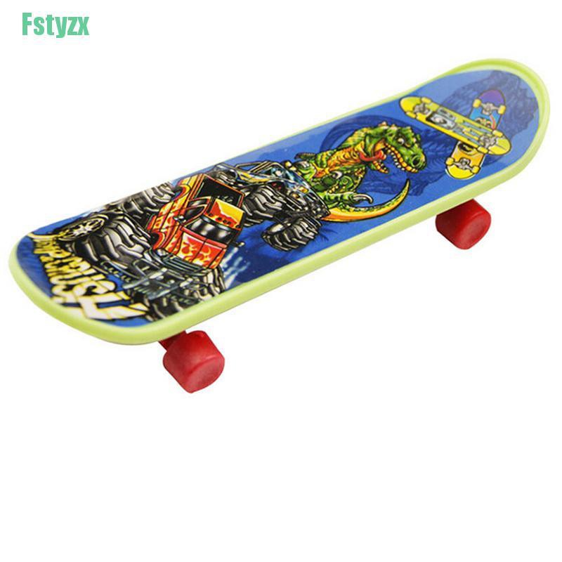 fstyzx 1X Mini Finger Board Skateboard Novelty Kids Boys Girls Toy Gift for Party 3.7&quot;