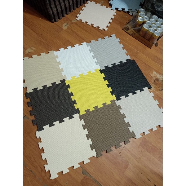 Thảm xốp trải sàn 30x30 ko mùi có lỗi - giao màu ngẫu nhiên