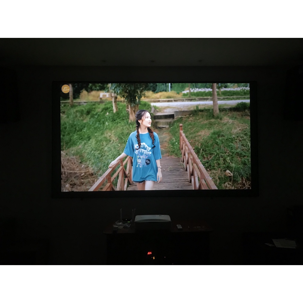 Màn chiếu siêu gần  Grandview ALR 100 inch DY5