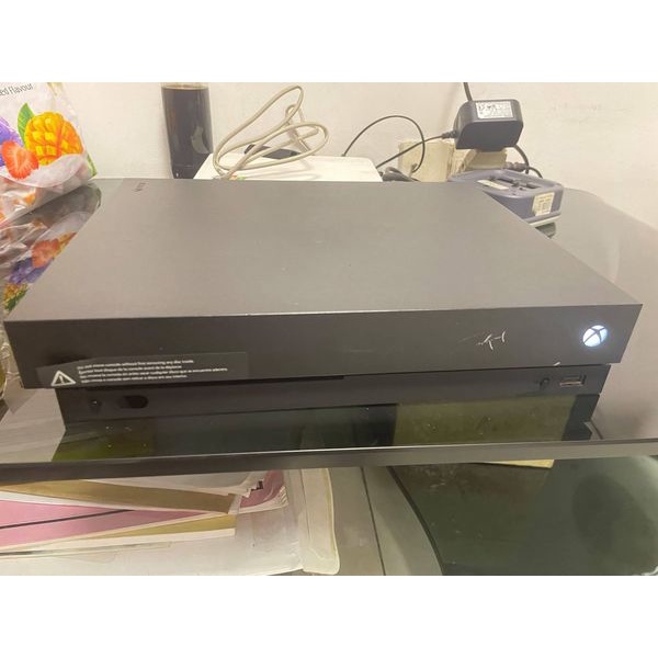 XBOX ONE X 1TB