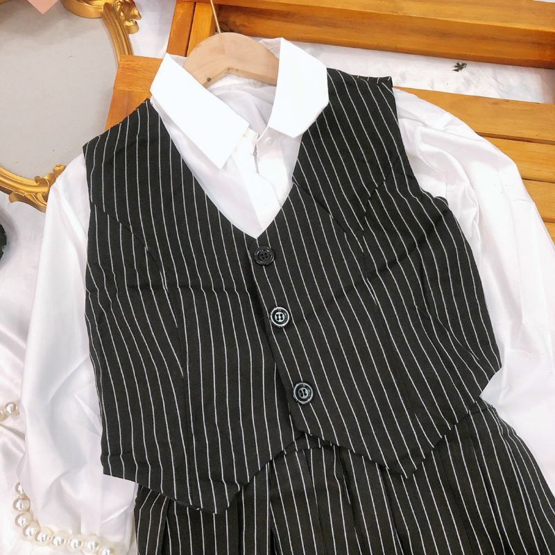 Set 3 món gile sọc phối sơ mi và chân váy