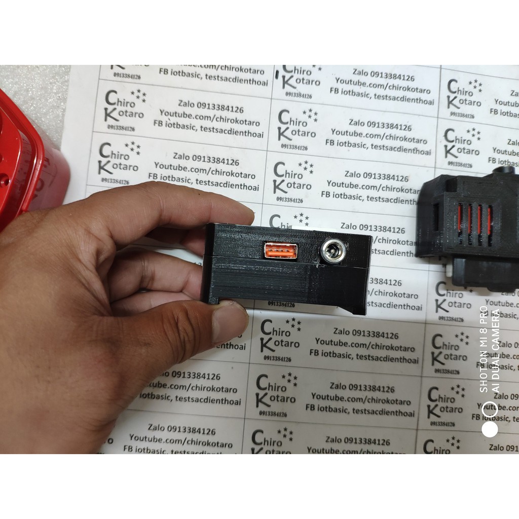 Bộ đế sạc và theo dõi điện áp pin Makita cài 12, 14.4, 18V kèm nguồn dự phòng điện thoại