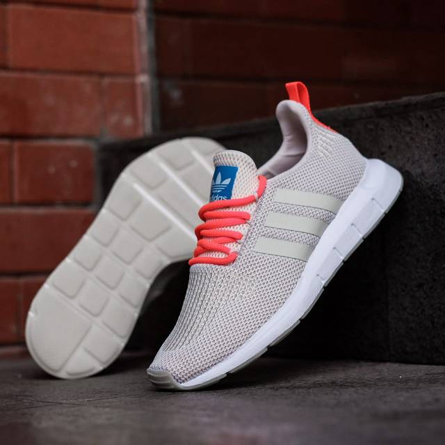 Giày Thể Thao Adidas Swift Run Cream Chính Hãng