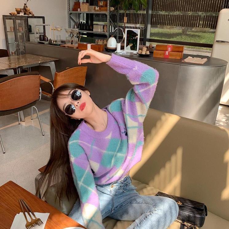 Áo len nữ tay dài dáng rộng in hình thoi mềm mại