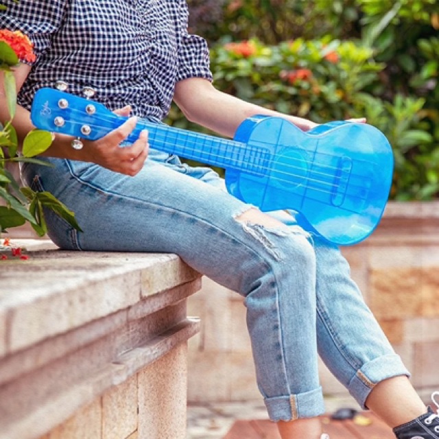 ĐÀN UKULELE TRONG SUỐT BYLA