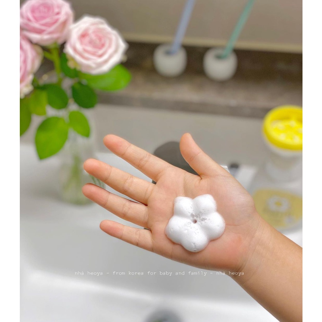 NƯỚC RỬA TAY TẠO BỌT HÌNH BÔNG HOA POMPOM FLOWER MADE IN KOREA