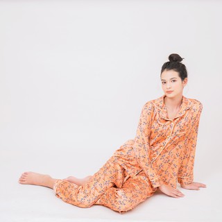 Bộ pyjama vải lụa họa tiết hoa