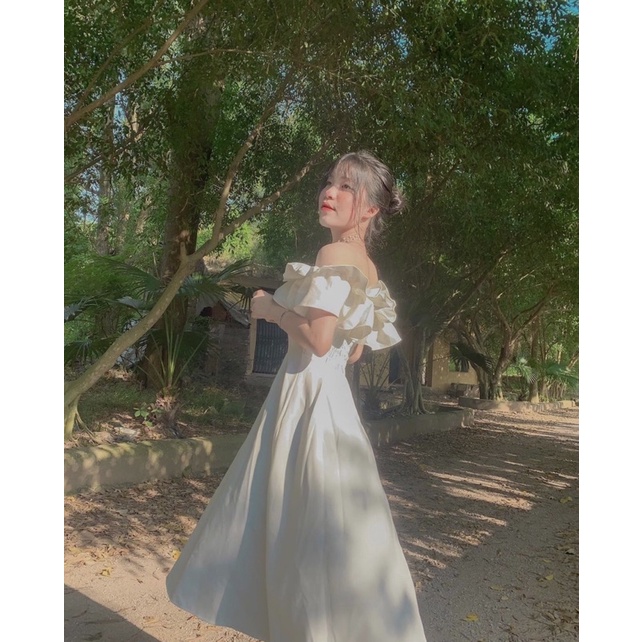 Váy trễ vai tay bèo