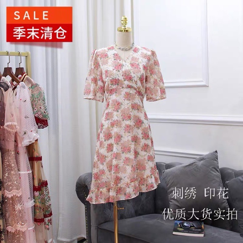 MS065 Váy voan hoa hồng cổ V đuôi xoè