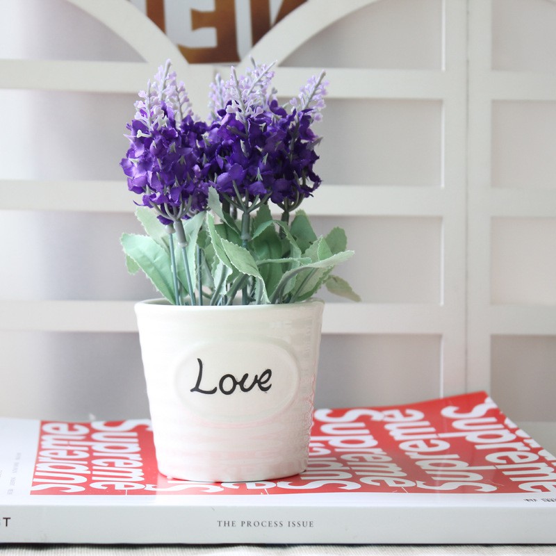 Chậu hoa lavender chữ love dễ thương