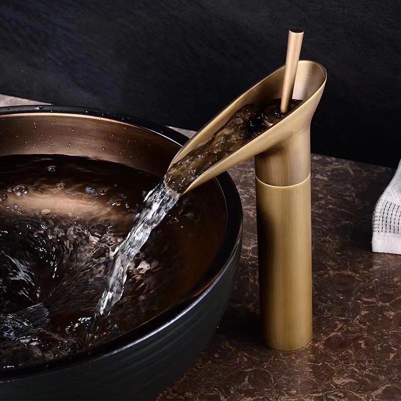 Vòi bồn rửa mặt, Vòi lavabo nóng lạnh cổ đồng cao cấp,  giả cổ, Vòi ly  -  QM.VR029B2