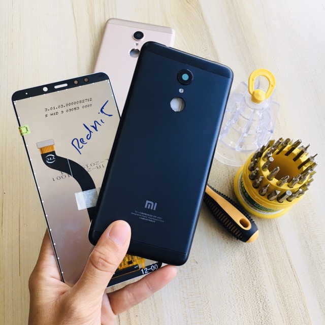 Combo Bộ Vỏ Sườn + Màn Hình Xiaomi Redmi 5 Zin Hàng Cao Cấp (Tặng bộ vít)