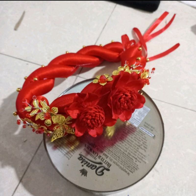 Mấn cô dâu đội áo dài