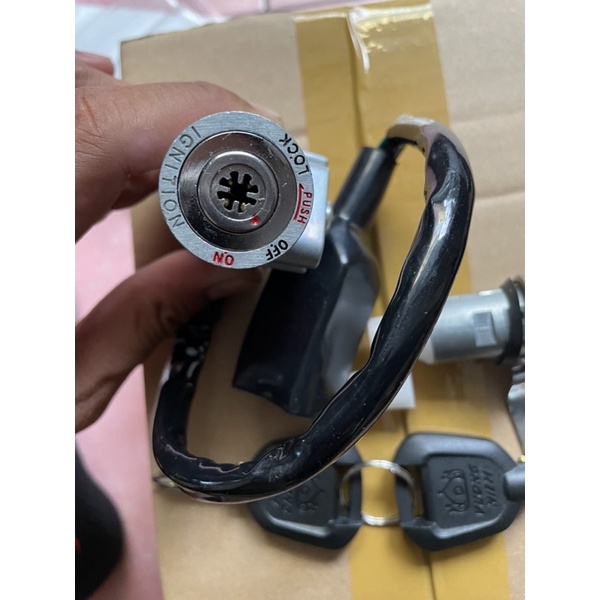 ổ khoá vương niệm 8 cạnh cho wave 110 , 100 nhỏ