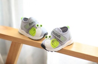 Giầy quai dán ốc sên