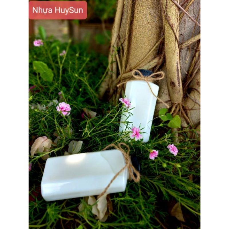 Chai Vuông Dẹp Miệng Rộng 330ml Dày Dặn. Chai Nhựa Đựng Trà Sữa. Đã Kèm Nắp fi38. Nhựa HuySun