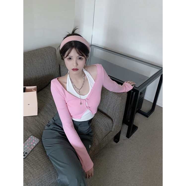 「MOTEL7」Áo Khoác Cardigan Ngắn Tay Dài Chống Nắng Siêu Ngắn Màu Hồng Phong Cách Mỹ + Áo Hai Dây + Váy Trung Bình Phong Cách Retro Quyến Rũ Cho Nữ