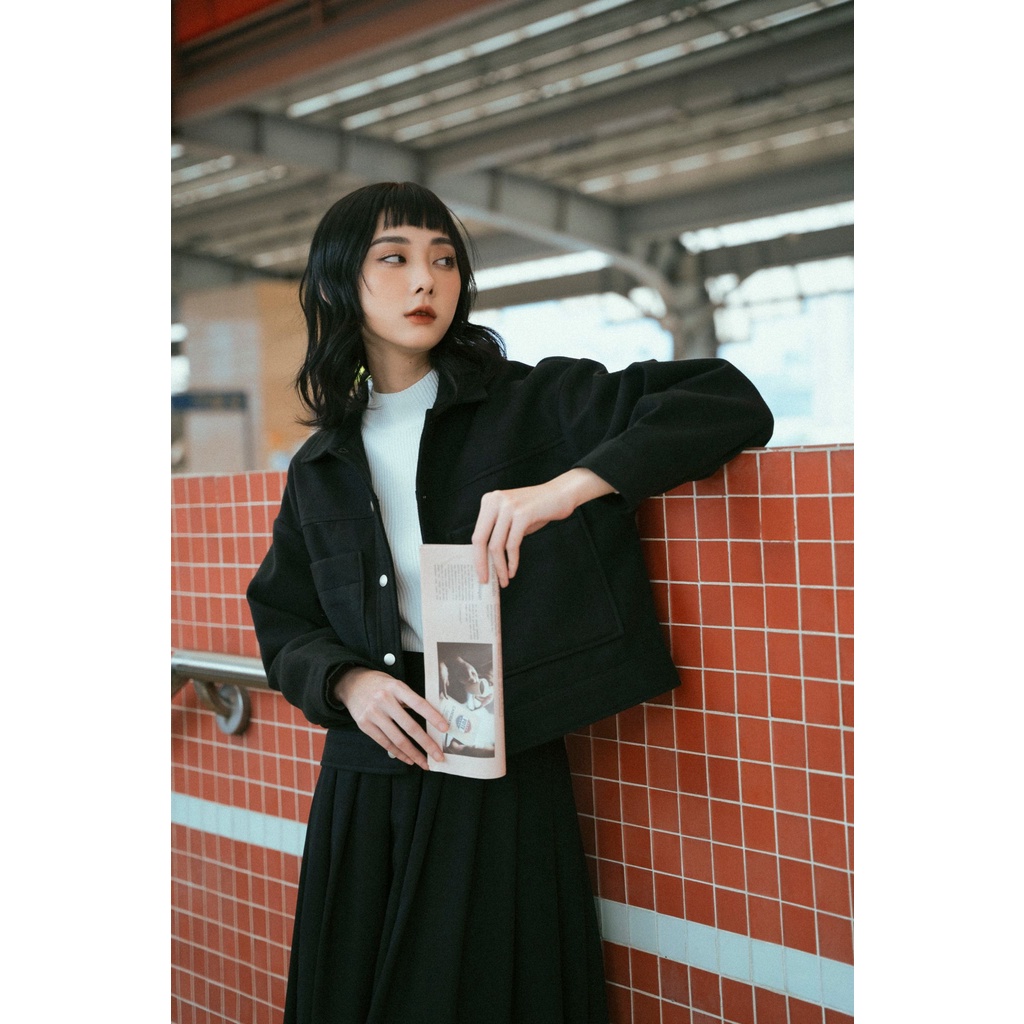 Áo khoác dạ đen nữ MADELEN dáng túi ốp cúc dập | BigBuy360 - bigbuy360.vn