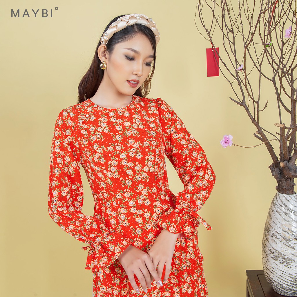 Áo dài Maybi hoạ tiết hoa nền đỏ tay phồng dài phối nơ