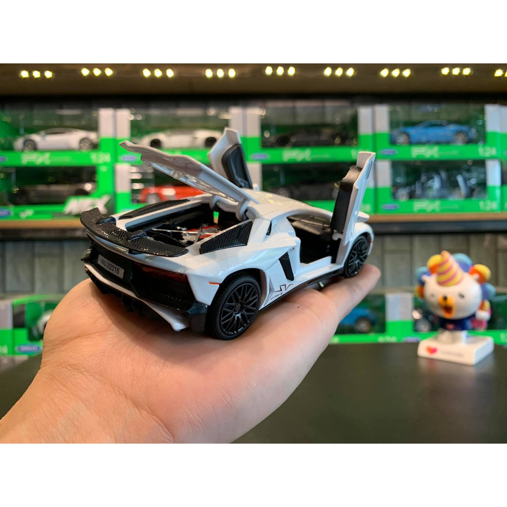 Mô hình xe hợp kim Lamborghini SV LP750 tỉ lệ 1:32 màu trắng, mô hình xe ô tô 1:32 decor trang trí để bàn làm quà tặng