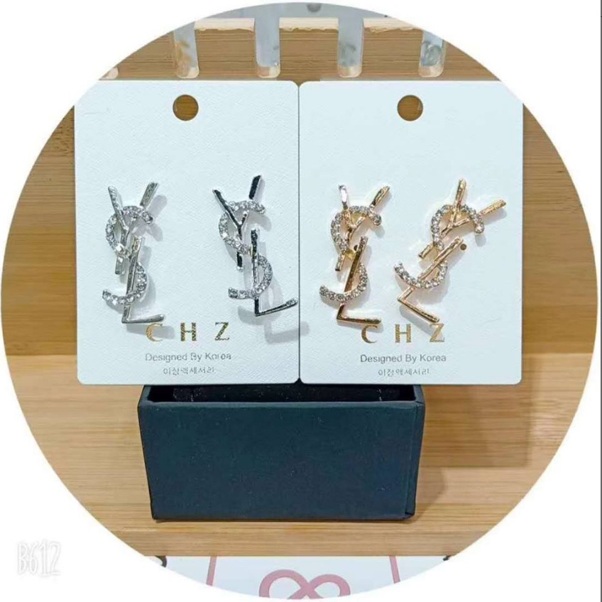 BÔNG TAI NỮ YSL SÁT TAI THỜI TRANG