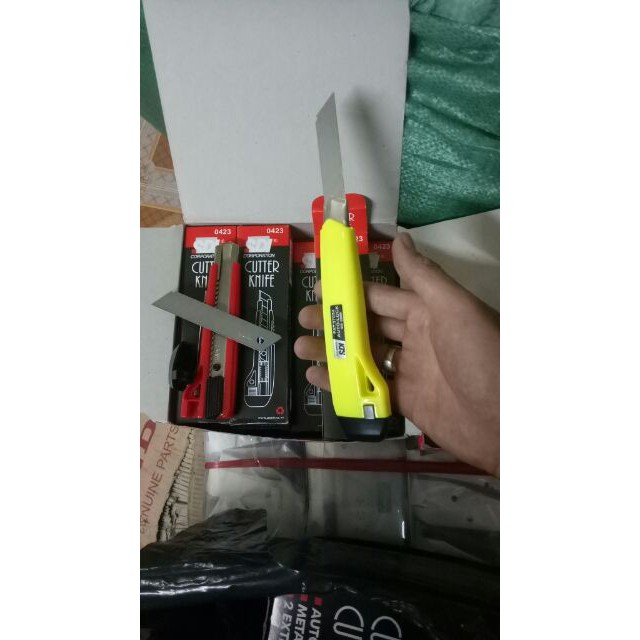 Dao rọc giấy lớn, dao rọc giấy sdi cỡ to (tặng 01 lưỡi dự phòng sau nắp chuôi dao) - HV Store 474