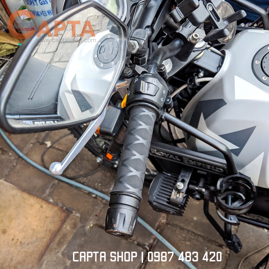 Ống bọc tay lái xe máy chống trượt.