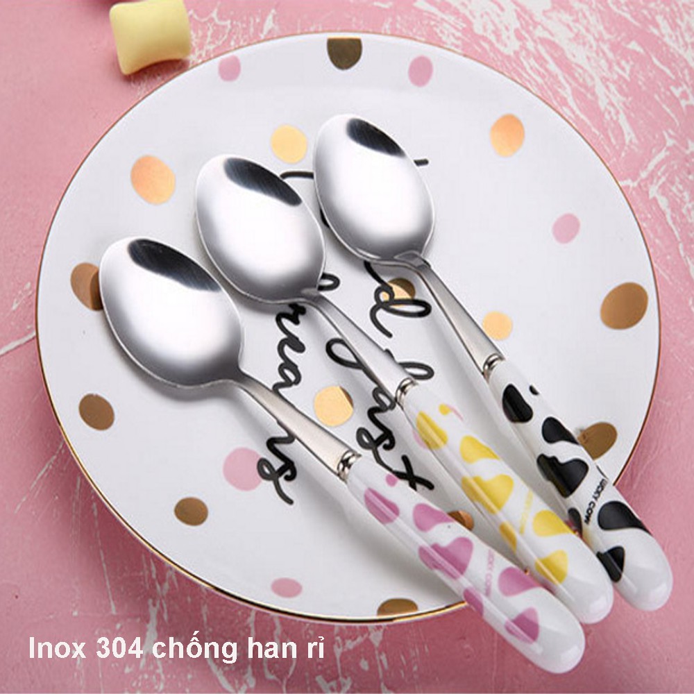 Bộ đũa thìa cá nhân❤️SALE❤️Bộ muỗng đũa inox cao cấp cán sứ có hộp đựng tiện lợi hoạ tiết bò sữa