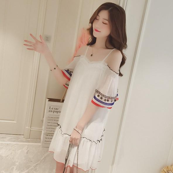 Đầm chiffon hở lưng cổ thuyền