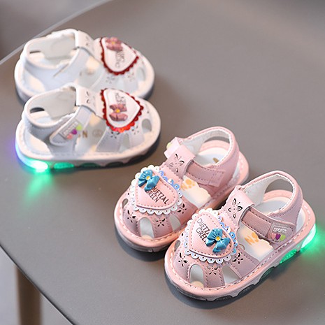 Giày tập đi có đèn đẹp xuất sắc mẫu mới 2021 cho bé gái