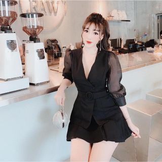 Đầm đen tay phồng 350k