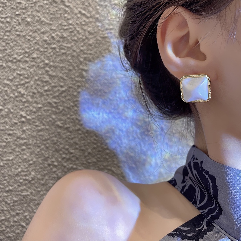 Khuyên Tai Nhựa Resin Kiểu Hình Học Retro Phong Cách Hồng Kông Đơn Giản Cá Tính Cho Nữ