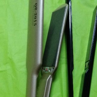 Máy kẹp thẳng tóc Q8