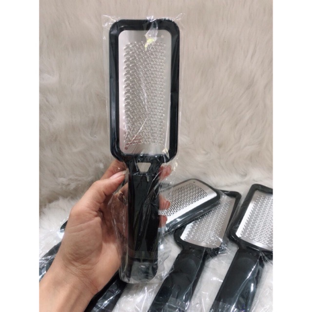 Dụng cụ chà gót chân .