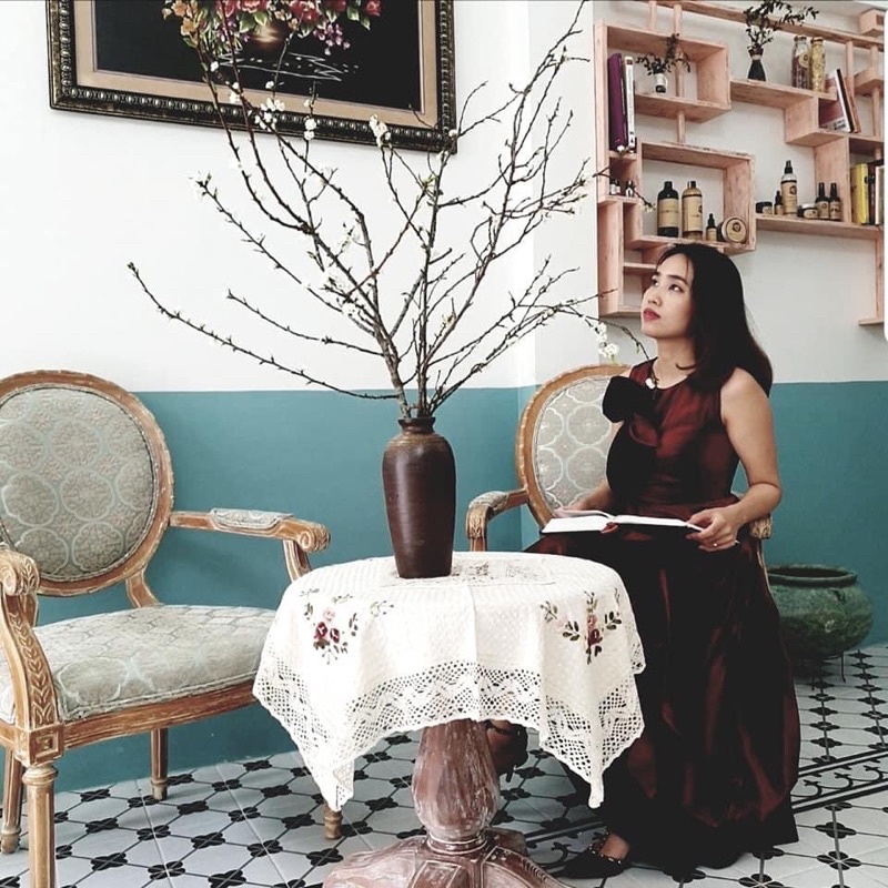 Bình gốm dáng dài