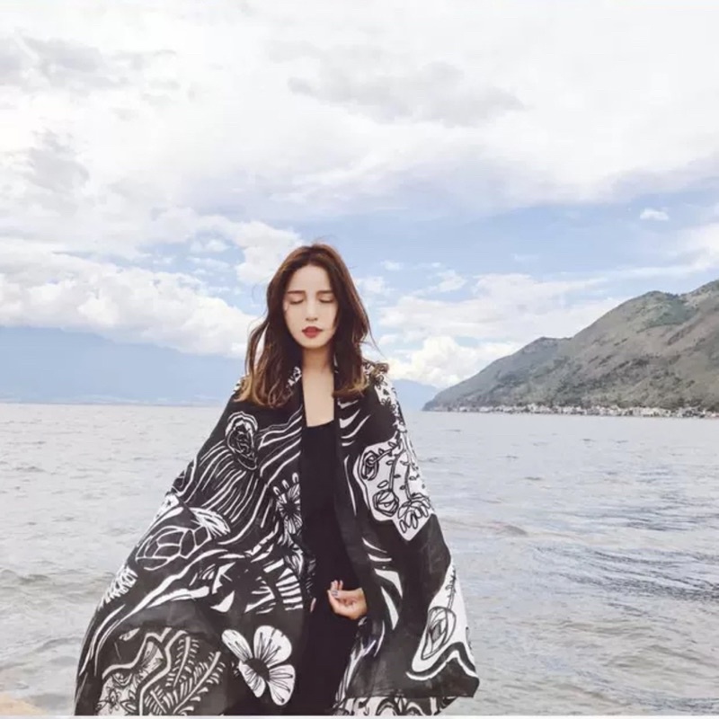 [Hàng Loại 1] Khăn Choàng Đi Biển Hoạ Tiết Trắng Đen Cá Tính