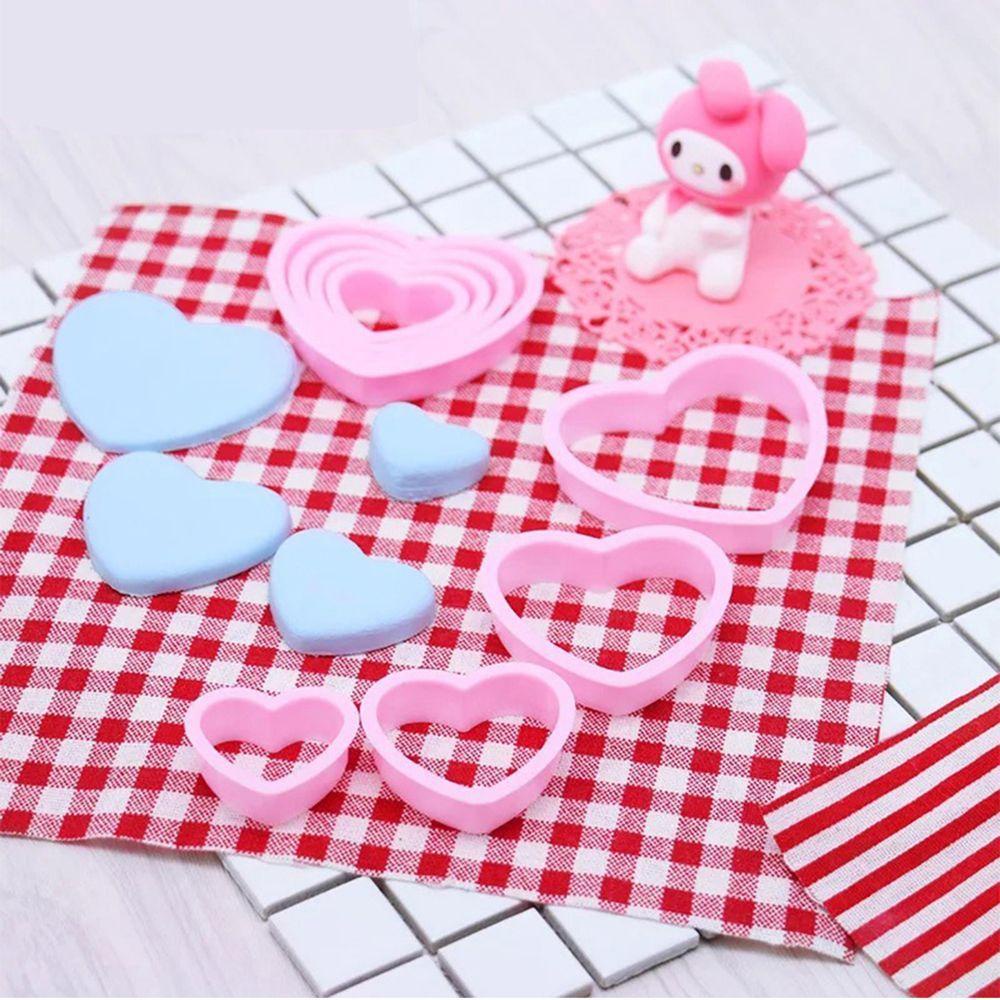 Bộ Khuôn Làm Bánh Hình Bận Nắp Bằng Nhựa Màu Ngà