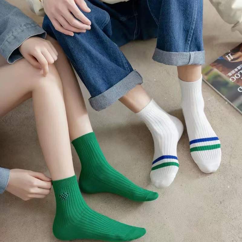 Tất cotton thêu sọc/ caro/ trái tim màu xanh lục ống vừa thời trang nam nữ