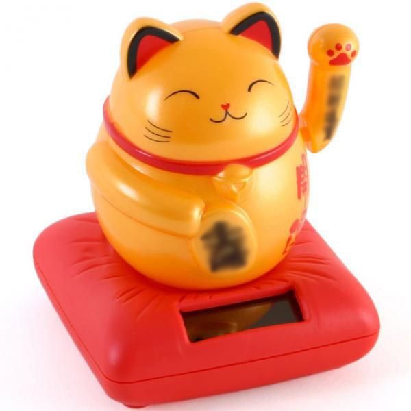 mèo may mắn vẫy tay năng lượng mặt trời trang trí bàn làm việc xe ô tô decor chiêu tài